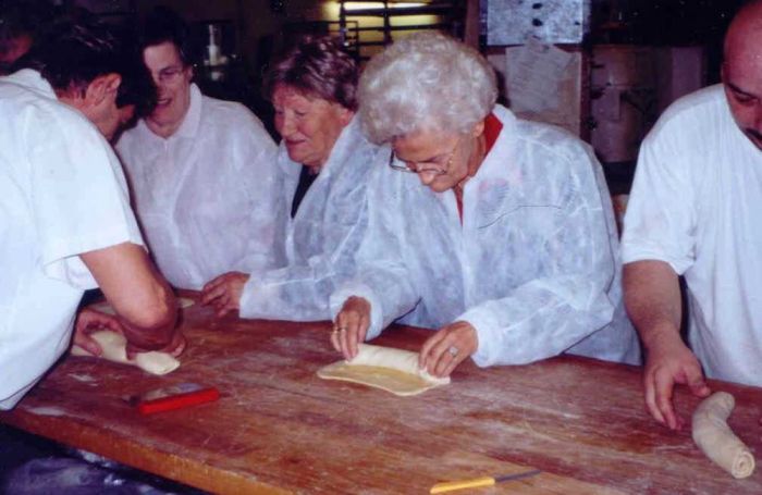 Striezelbacken hieß es wieder beim Großbäcker Lennartz in Kuchenheim.