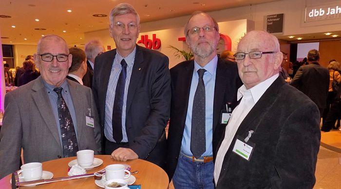 Zu einem Gedankenaustausch – Thema Senioren – trafen sich am Rande der 56. Jahrestagung auch Staatsminister a.D. MdL Dr Ing Wolf mit den BRH’lern Günter Büchler, Ewald Prinz und Hans Burggraf (von li).