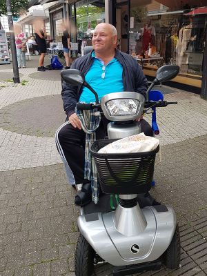 Klaus Reimer und sein Mobilfahrzeug Klaus Reimer und sein Mobilfahrzeug