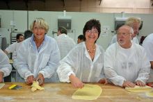 09  Striezel backen bei Lennartz.jpg