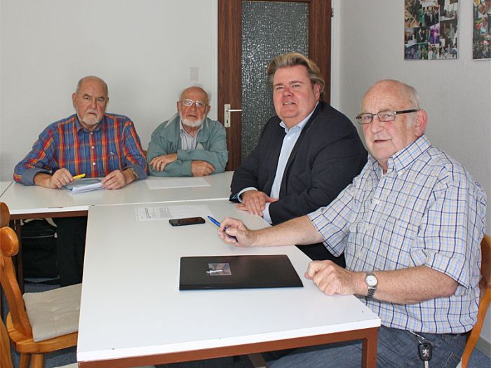 Der AK Vorsitzende Hubert Dobers, zusammen mit Vertretern des Seniorenverbandes Euskirchen, Carl Schlesinger und Hans Burggraf,  holten sich Rat beim Juristen Klaus Voussem (MdL).