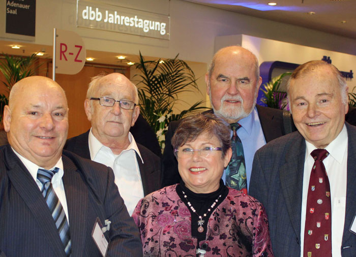 Die BRH Bundesvorsitzende Gerti-Schäffler-Kroner wurde in einer der zahlreichen Gesprächsrunde mit den BRH-Vertretern Klaus Reimer, Hans Burggraf, Carl Schlesinger und Jürgen Krall (von li) eingebunden.