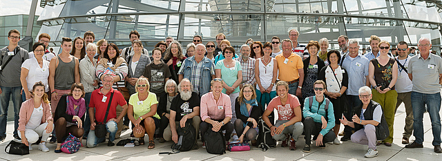 Fototermin im Reichtagsgebäude mit MdB Krischer (B ’90), mitten drin Klaus Reimer