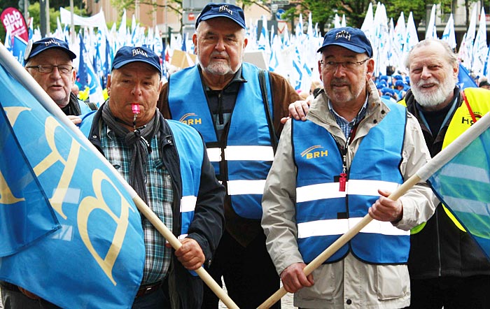 BRH Signale sah man sehr häufig im 10.000-Menschen-Teilnehmerfeld, Euskirchen war stark vertreten. BRH Signale sah man sehr häufig im 10.000-Menschen-Teilnehmerfeld, Euskirchen war stark vertreten.